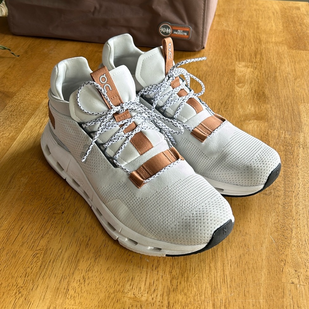 Women’s on cloud cloud runner colab with free people size 11